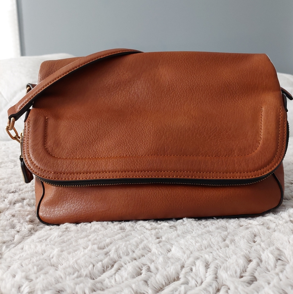 GUC UrbanExpressions Maisy Messenger Tan Vegan Lthr Flap Shoulder/Crossbody Bag